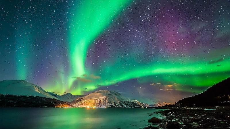 Невероятный кадр: NASA показало черно-белое фото полярного сияния