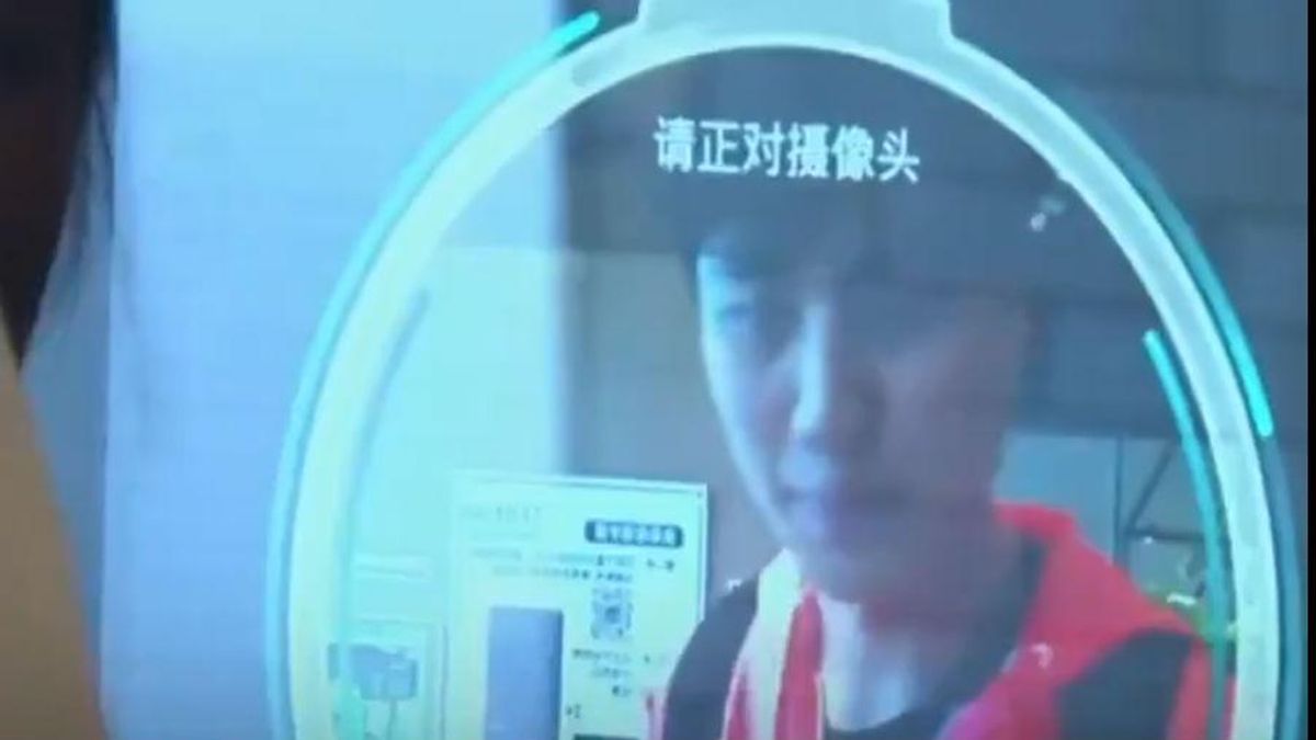 В китайских супермаркетах тестируют технологию распознавания лица: видео