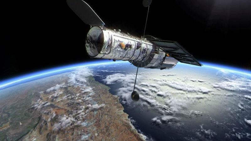 "Хаббл" сделал эффектное фото галактики, которая "лежит на боку"