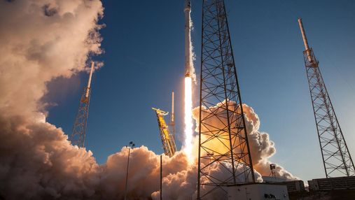 SpaceX запустила Falcon 9 с семью спутниками: фото и видео
