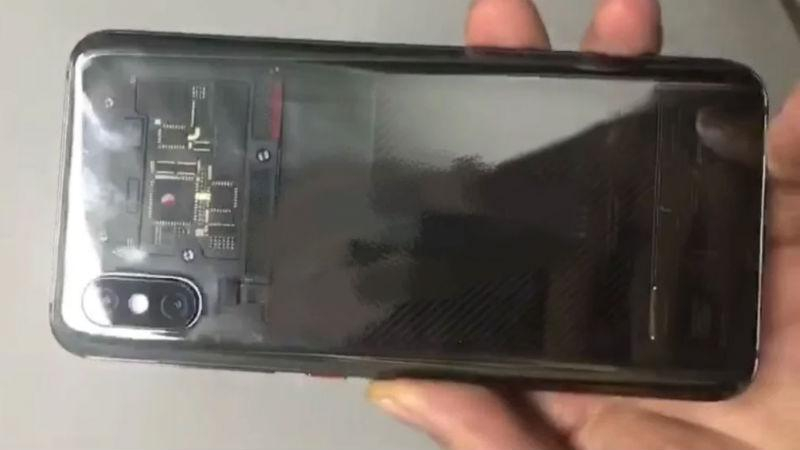 В сети появились живые фото флагманского смартфона Xiaomi Mi 8