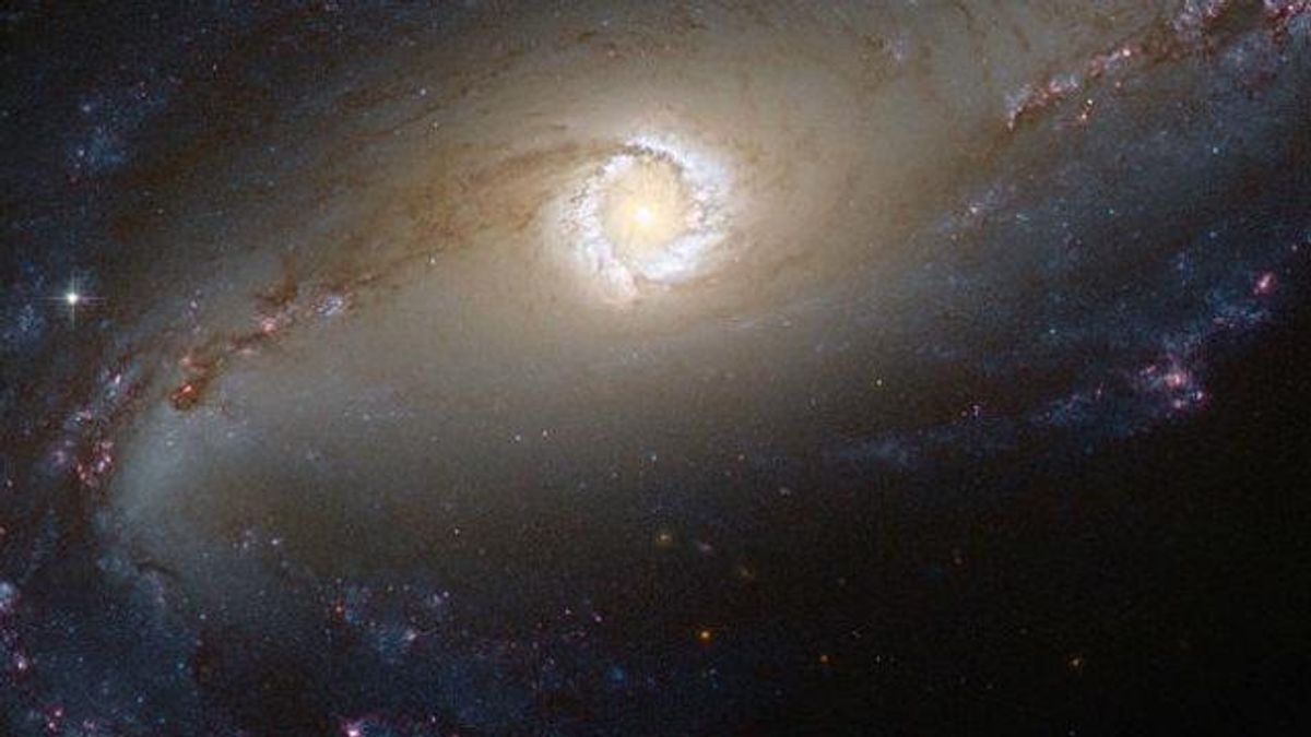 Как выглядит "сердце" галактики: астрономы сделали удивительный снимок