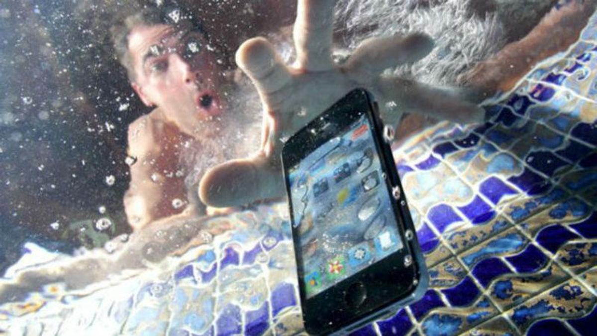 Какие смартфоны имеют наилучшую защиту от воды и пыли – обнародовали рейтинг