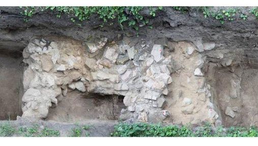 У Києво-Печерському заповіднику археологи розкопали унікальний мур 