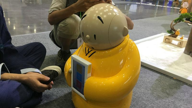 Первый робот-монах уже начал свою работу