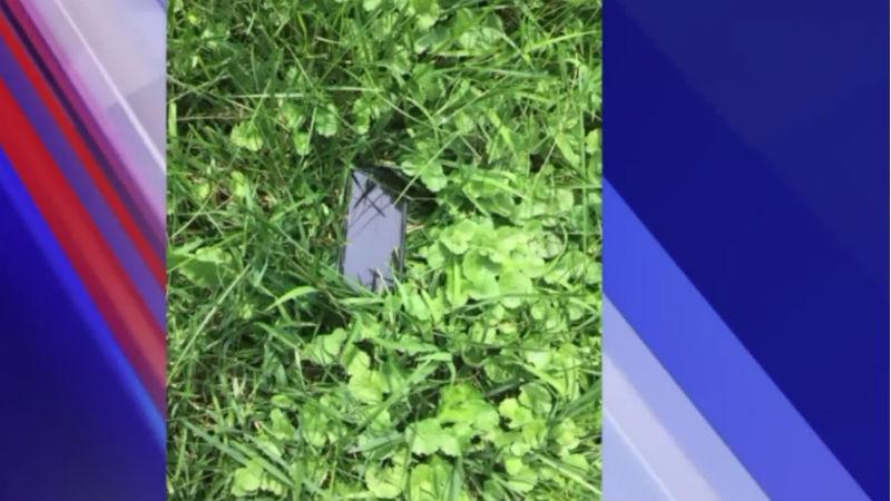 iPhone выдержал падение с самолета и продолжает работать: фото