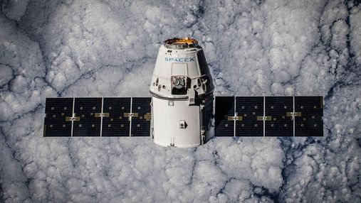Космічний корабель Dragon здійснив посадку в Тихому океані після виконання місії на МКС