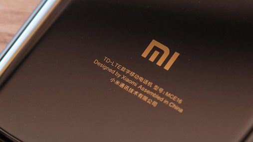 Опублікували "живі" фото загадкового смартфона  Xiaomi Mi 8X