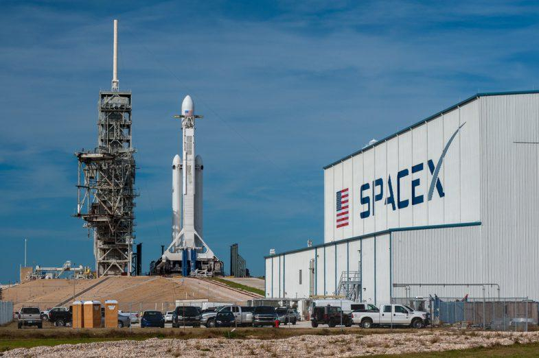 SpaceX выбрала первого туриста, который полетит на Луну