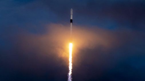 SpaceX успешно запустила ракету Falcon 9: фото и видео