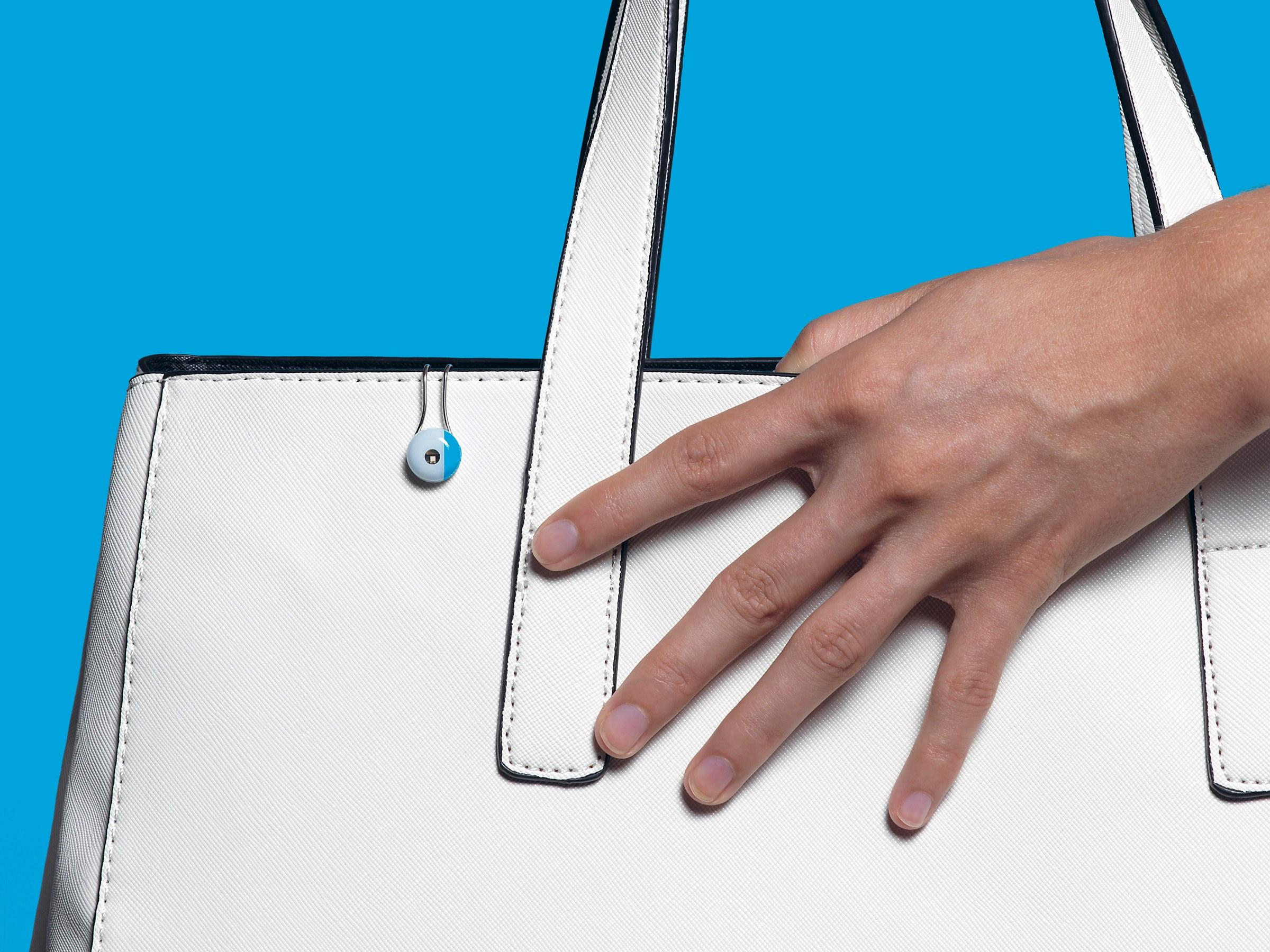 L'Oreal представила девайс, который поможет отследить воздействие ультрафиолета