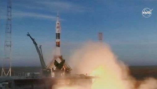 Ракета "Союз" успешно доставила астронавтов на орбиту: фото и видео запуска