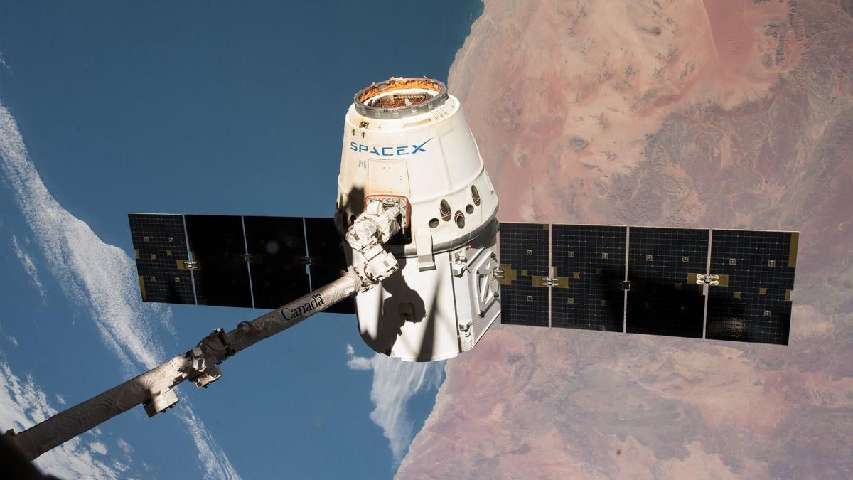 Космический корабль SpaceX Dragon успешно завершил миссию к МКС