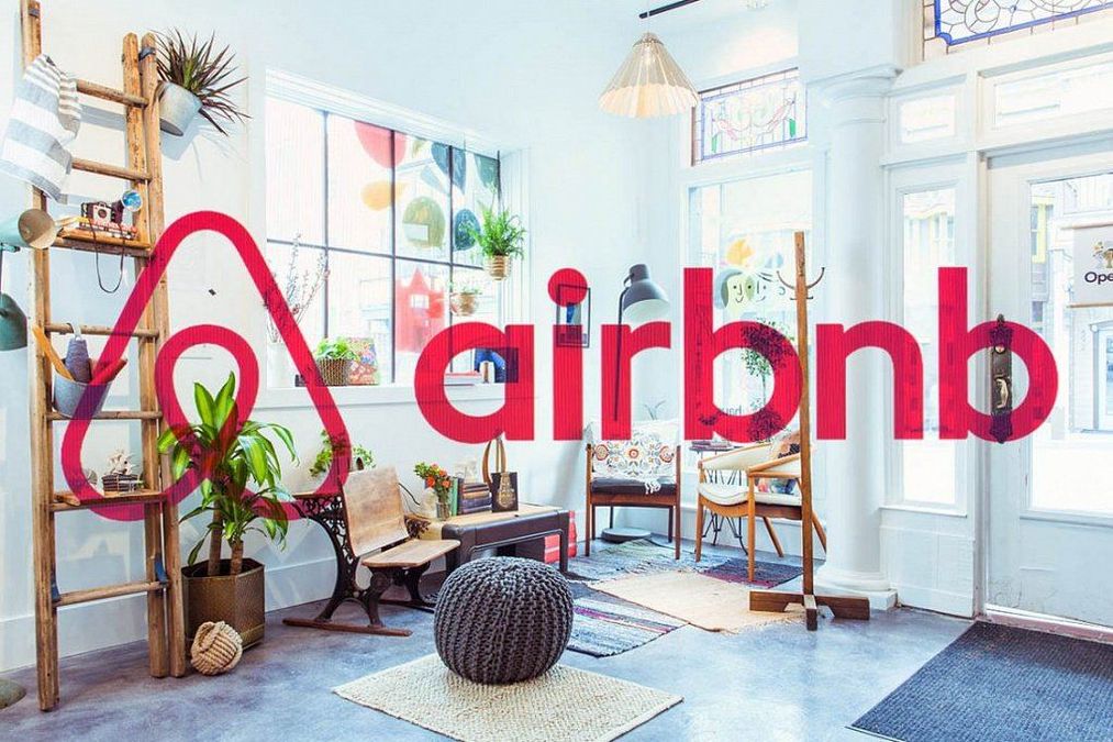 Скандал в Airbnb: орендарів звинувачують у шпигуванні за пожильцями Скандал в Airbnb: орендарів звинувачують у шпигуванні за пожильцями
