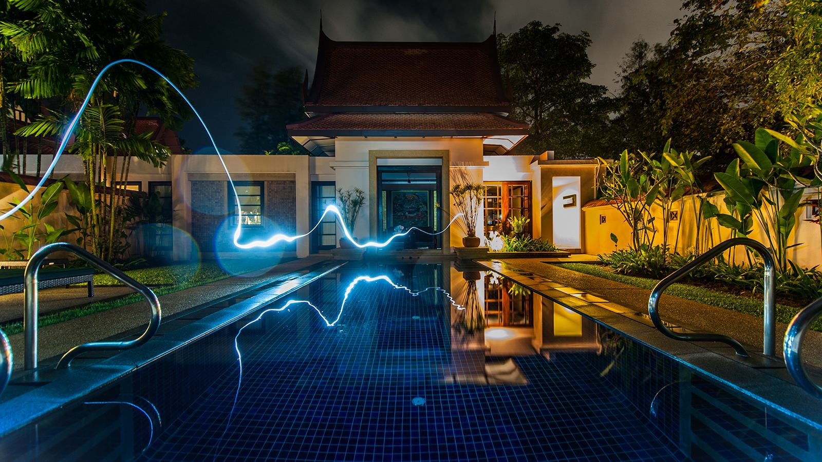 LG представит робота-помощника для "умного" дома