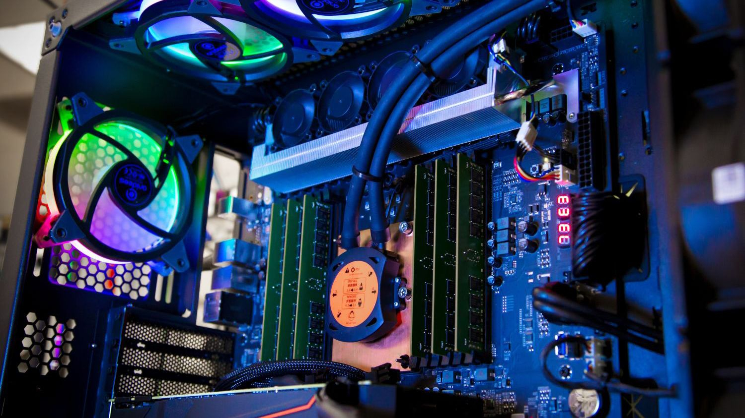 Потужні процесори Intel Xeon W-3175 надійшли у продаж: характеристики та ціна