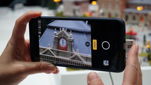 Oppo показала смартфон з унікальною камерою 