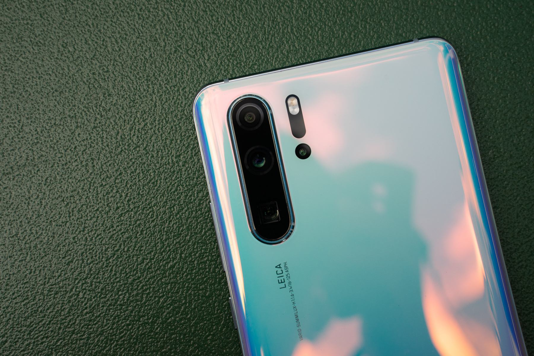 Против законов физики: Huawei P30 Pro получила лучшую камеру на рынке