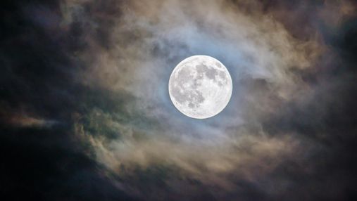 Ученые выяснили, что вызвало вспышку на Луне