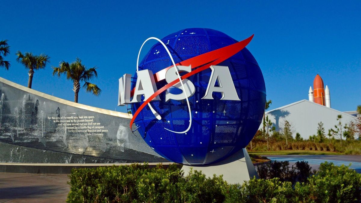 Впервые в истории: NASA планирует отправить женщину на Луну Впервые в истории: NASA планирует отправить женщину на Луну