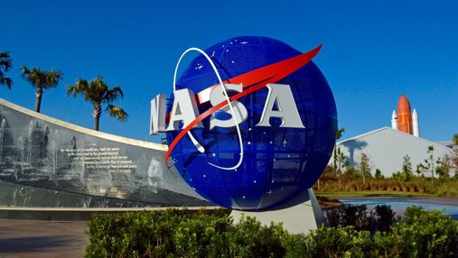 Впервые в истории: NASA планирует отправить женщину на Луну