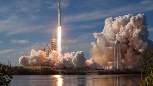 SpaceX запускает ракету Falcon 9 со спутниками для мирового интернета: прямой эфир