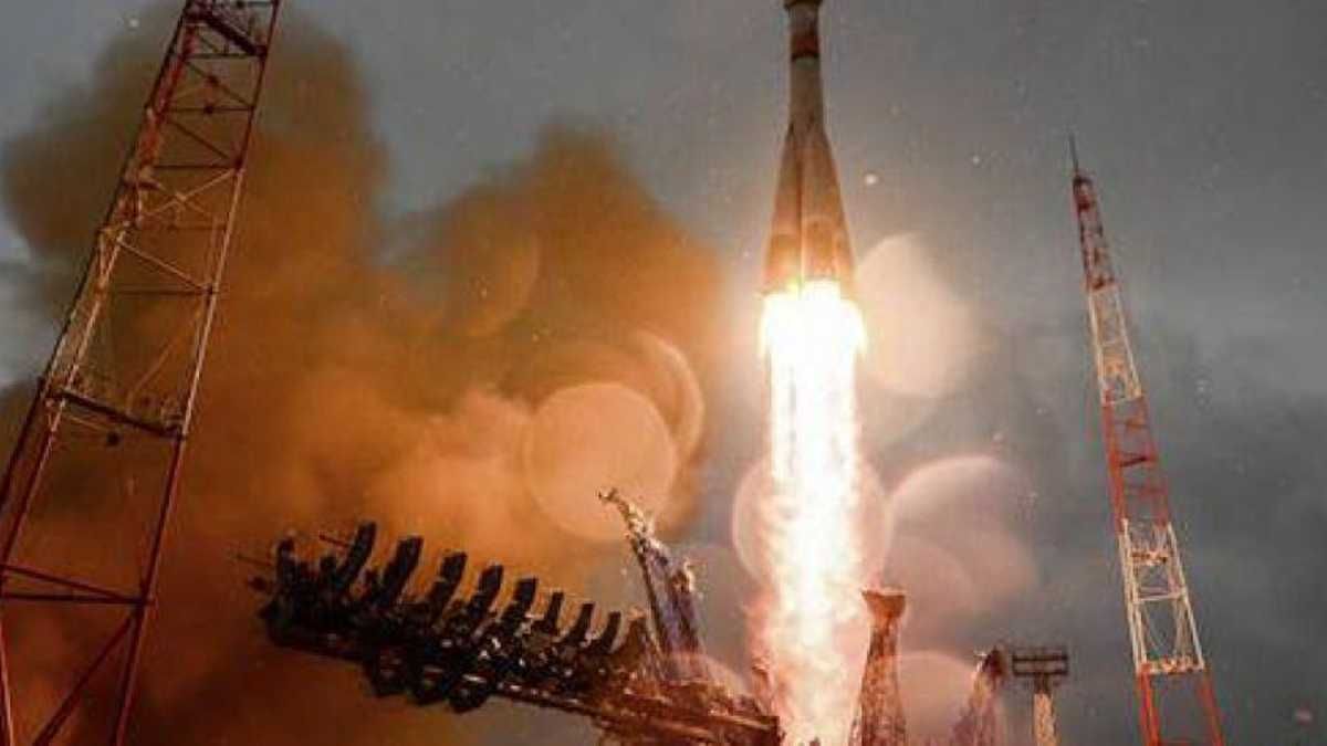 Неприятность с ракетой "Союз": на старте в нее попала молния