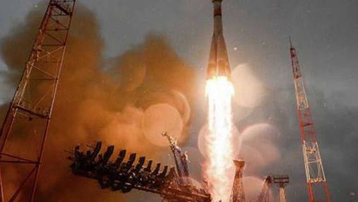 Неприятность с ракетой "Союз": на старте в нее попала молния