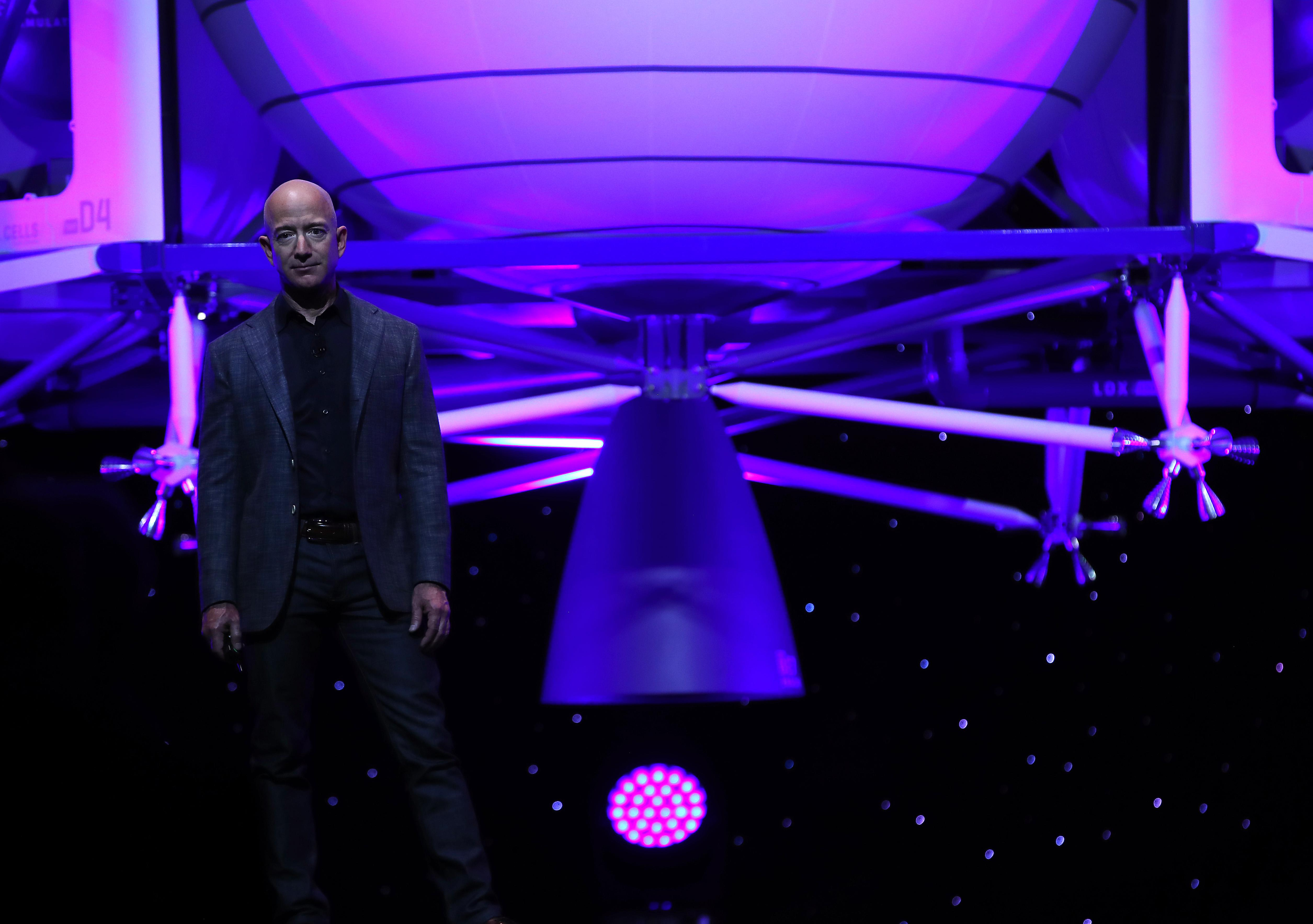 Amazon может открыть представительство на Луне