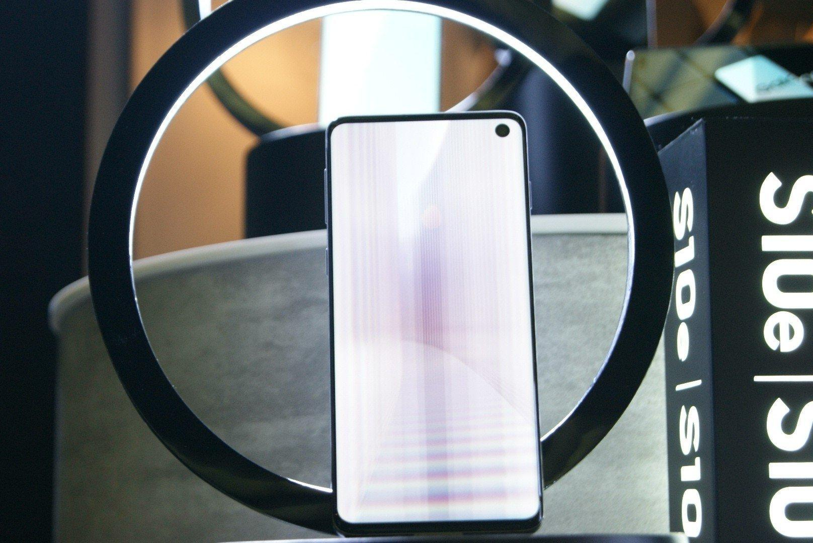 На Samsung подали в суд за рекламу, которая "обманывает"