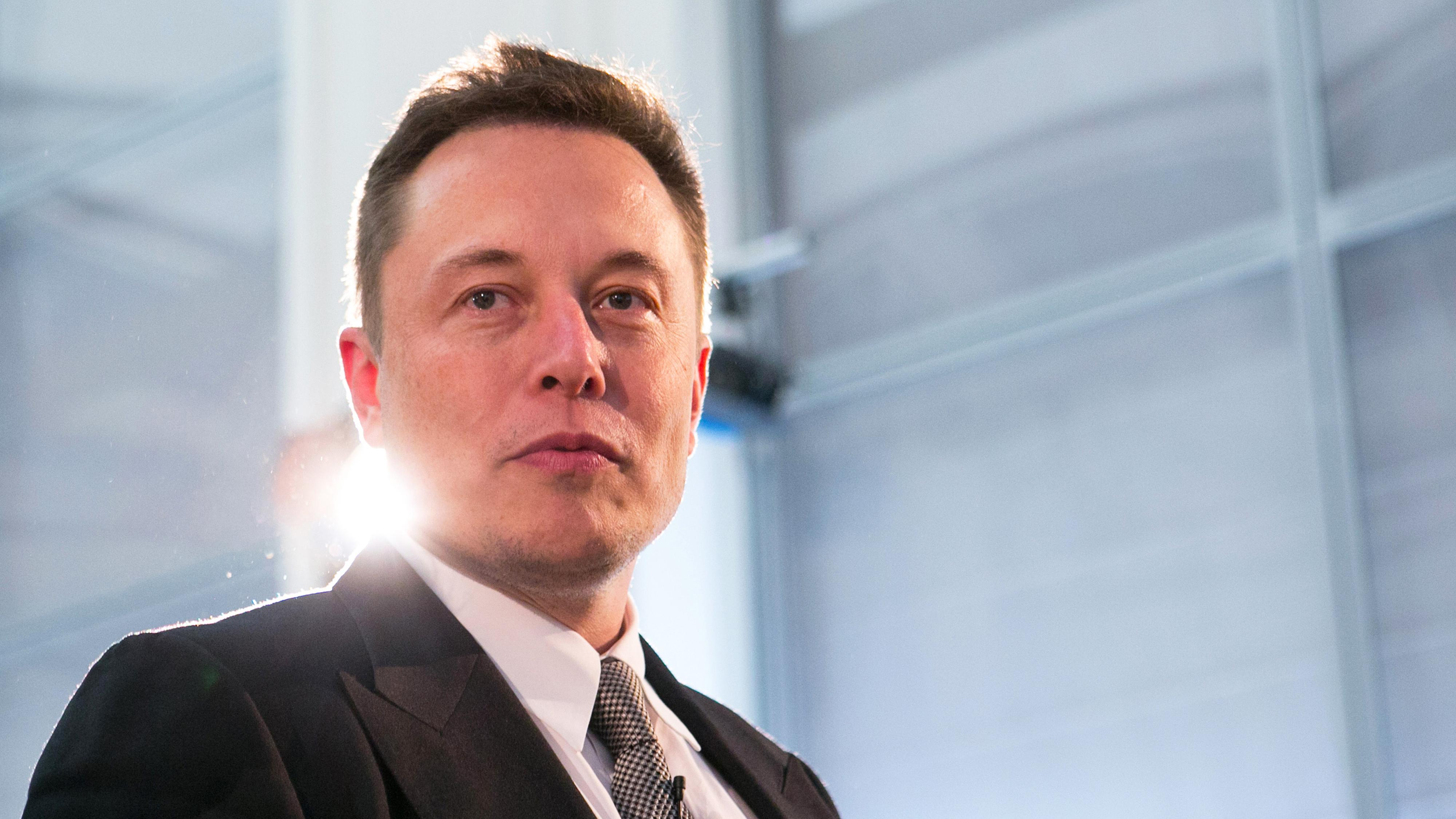 Илон Маск представил имплант для мозга: детали разработки