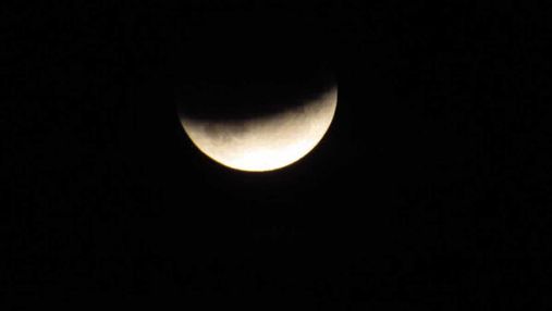 Місячне затемнення 2019: фото Місяця з космосу 