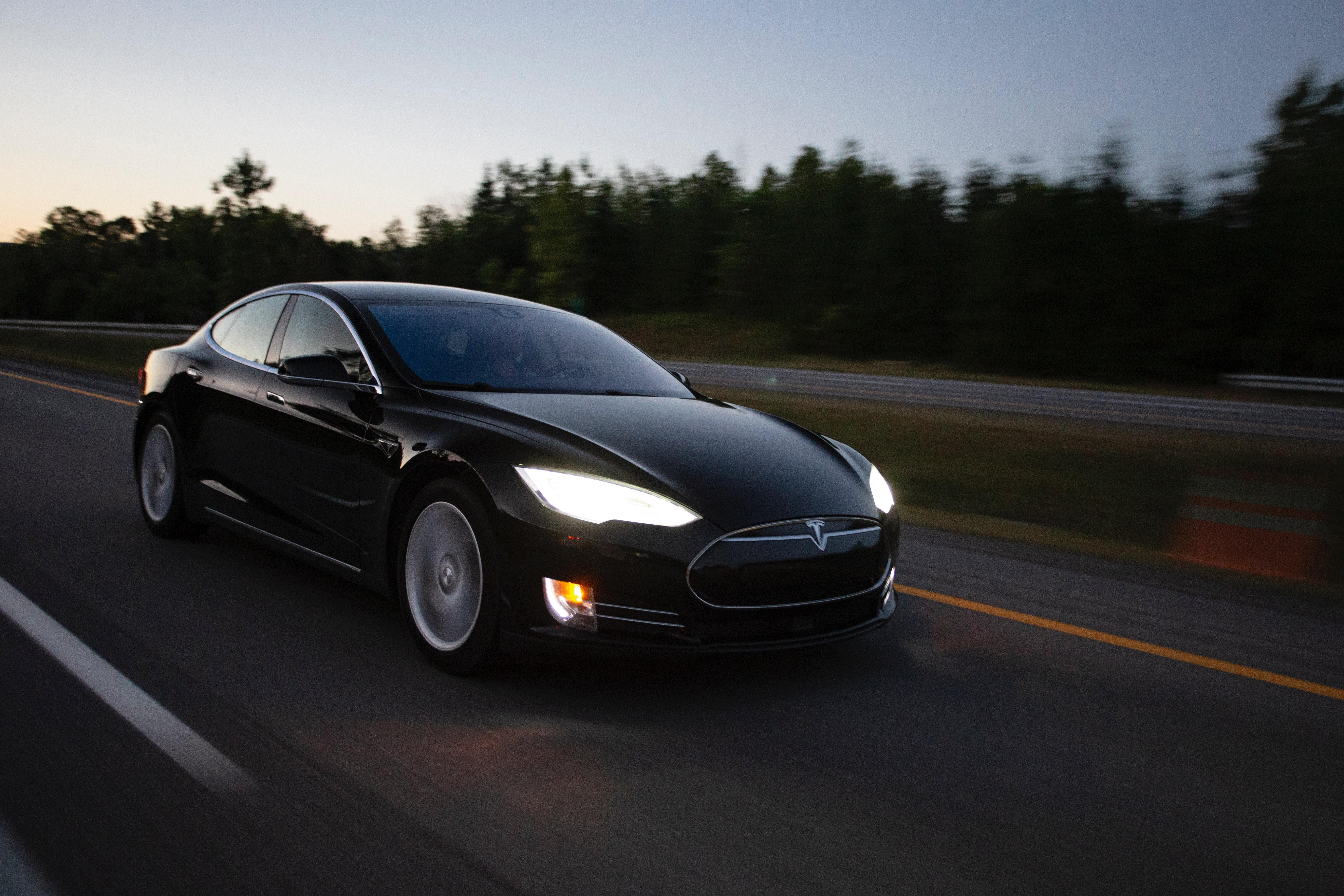 Безопасны ли электрокары: новый отчет компании Tesla