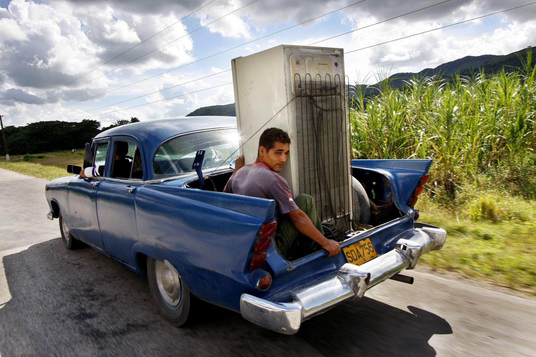 Xiaomi представила портативный холодильник для автомобилей Indel Car