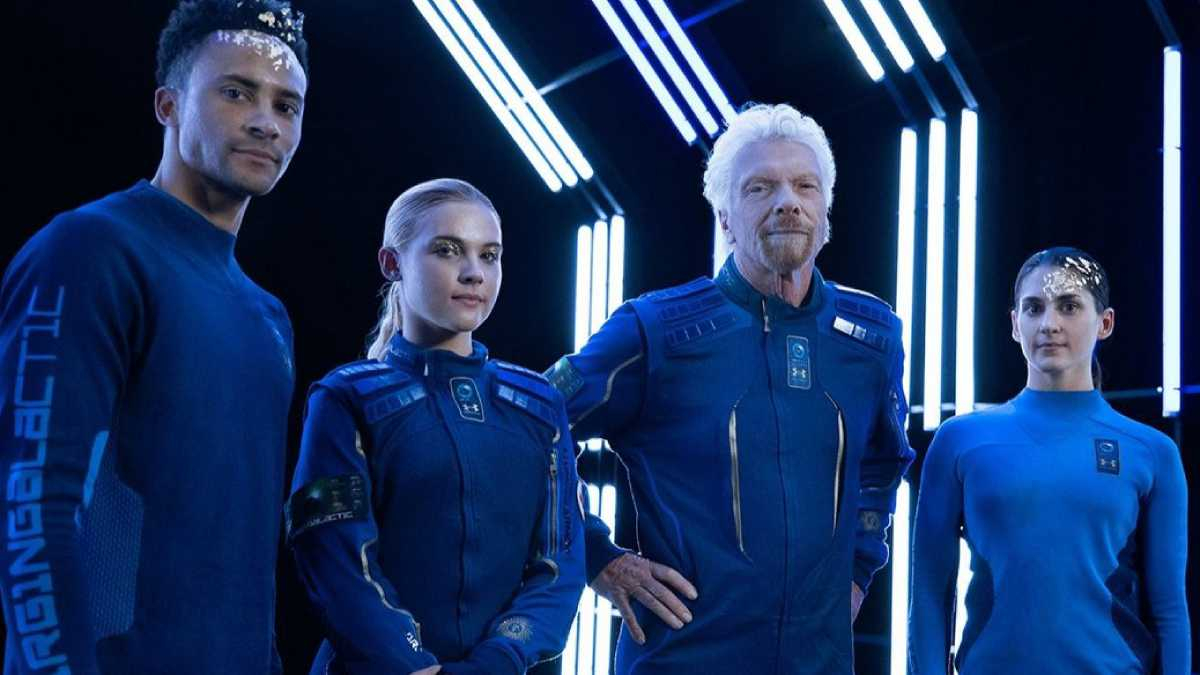 Как будут выглядеть космические туристы: Virgin показала костюмы