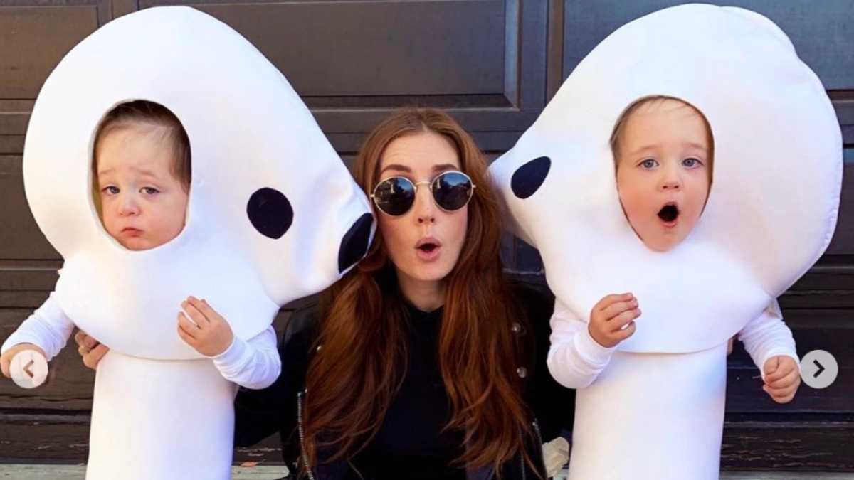 Американка переодела близнецов в костюм наушников AirPods Pro: обрадовался даже Тим Кук