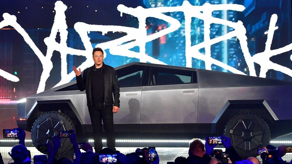 Ілон Маск представив футуристичний пікап Tesla Cybertruck: характеристики та ціна