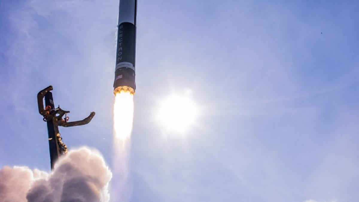 В погоне за SpaceX: Rocket Lab впервые запустит ракету Electron с системами возврата