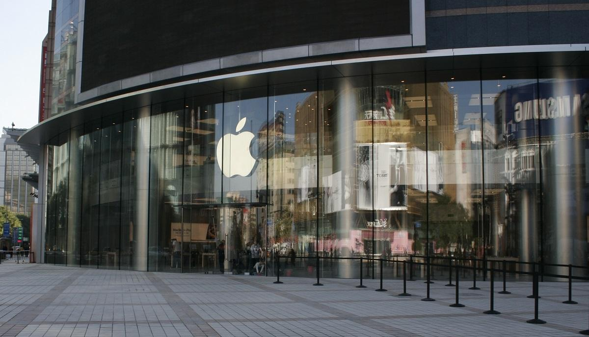 Продажи iPhone в Китае рекордно упали – причина 