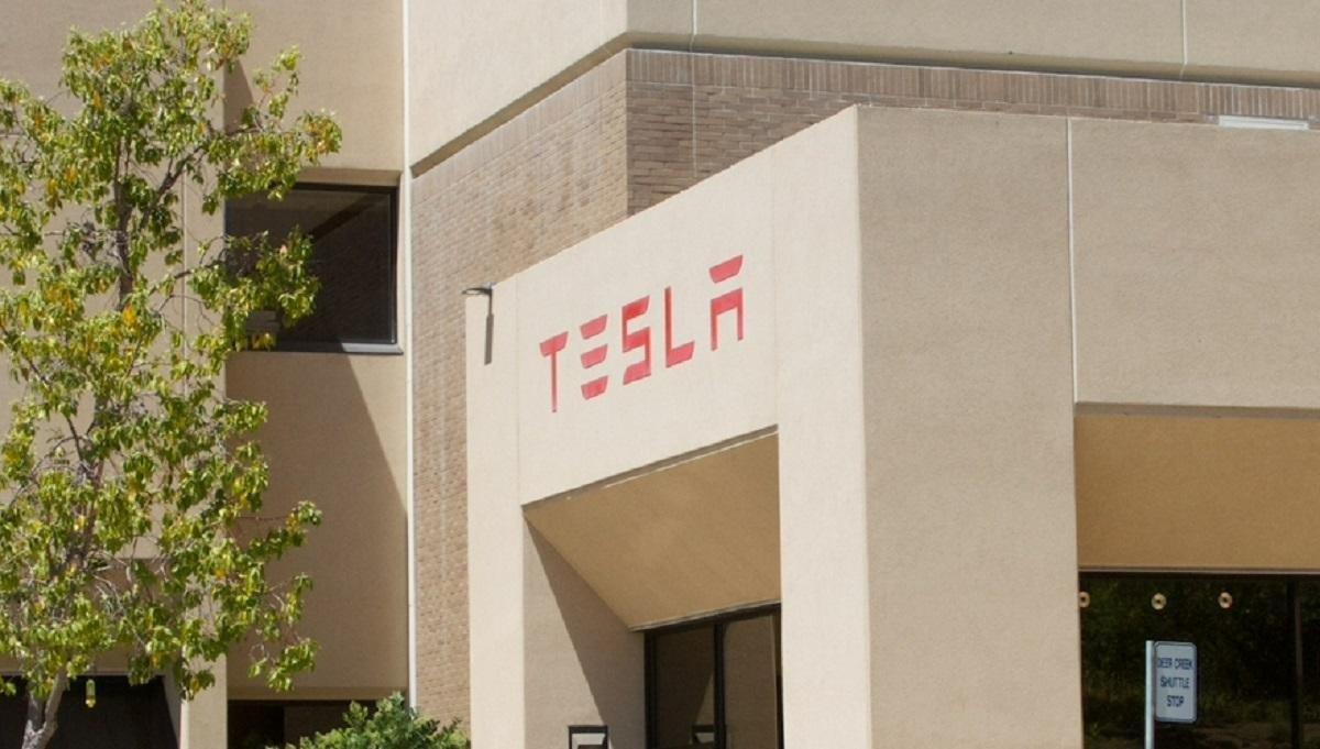 Tesla стала лучшим автопроизводителем десятилетия