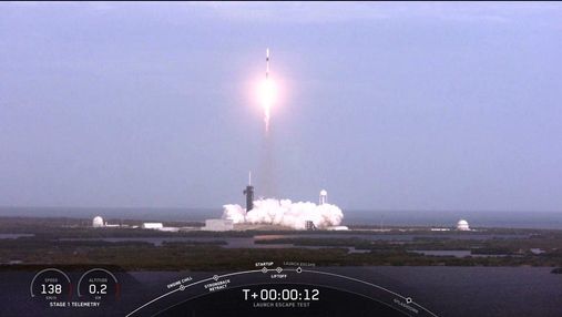 Во время запуска корабля SpaceX Crew Dragon произошел взрыв: видео