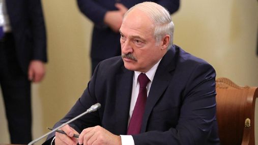 Лукашенко заявив, що не використовує смартфон, бо боїться стеження і радіохвиль