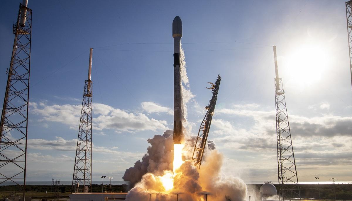 SpaceX успішно запустила ракету Falcon 9 з місією Starlink 5: на орбіту виведено 60 супутників