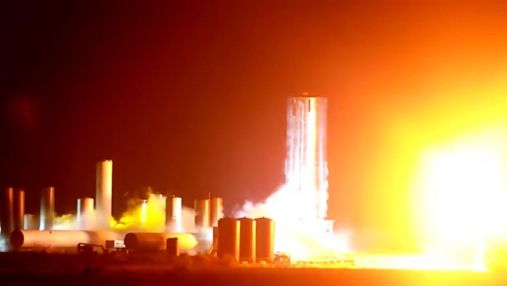 Звездолет Илона Маска прошел испытание огнем: видео