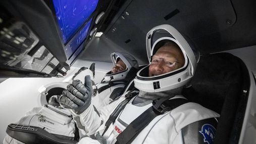 Crew Dragon успішно стикувався з МКС: відео