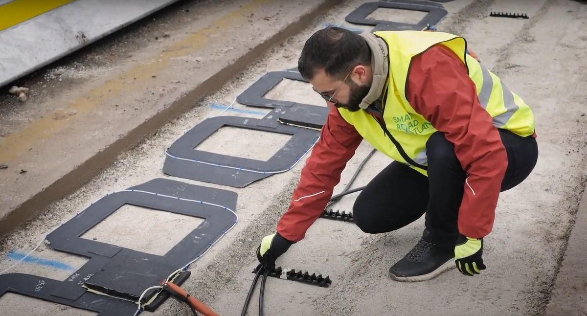 Розробили дорожнє покриття, яке може заряджати електроавтомобілі