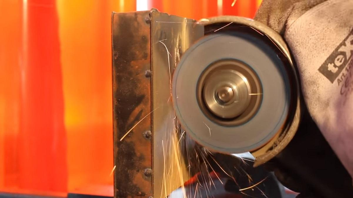 Ученые создали сверхпрочный материал "Протей", который невозможно разрезать: видео
