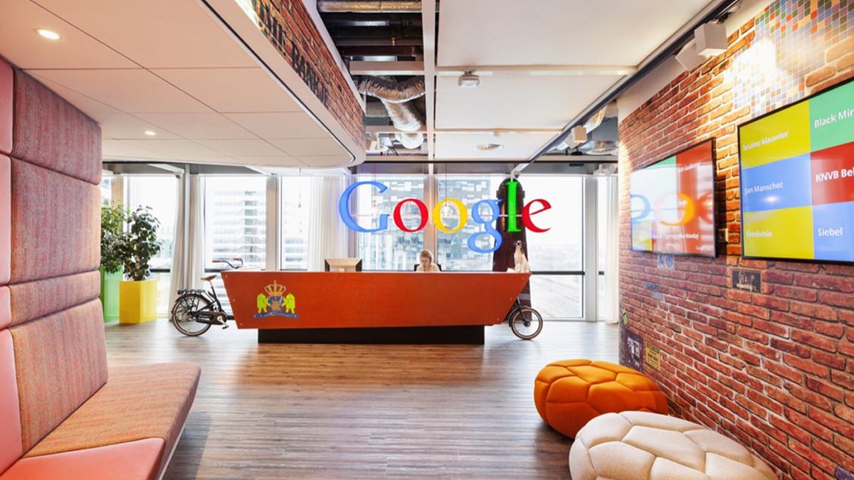 Робітники Google працюватимуть віддалено щонайменше рік