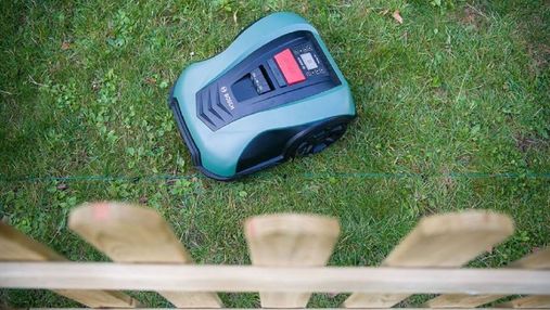 В Германии вор хотел похитить робота-газонокосилку: как устройство предотвратило это