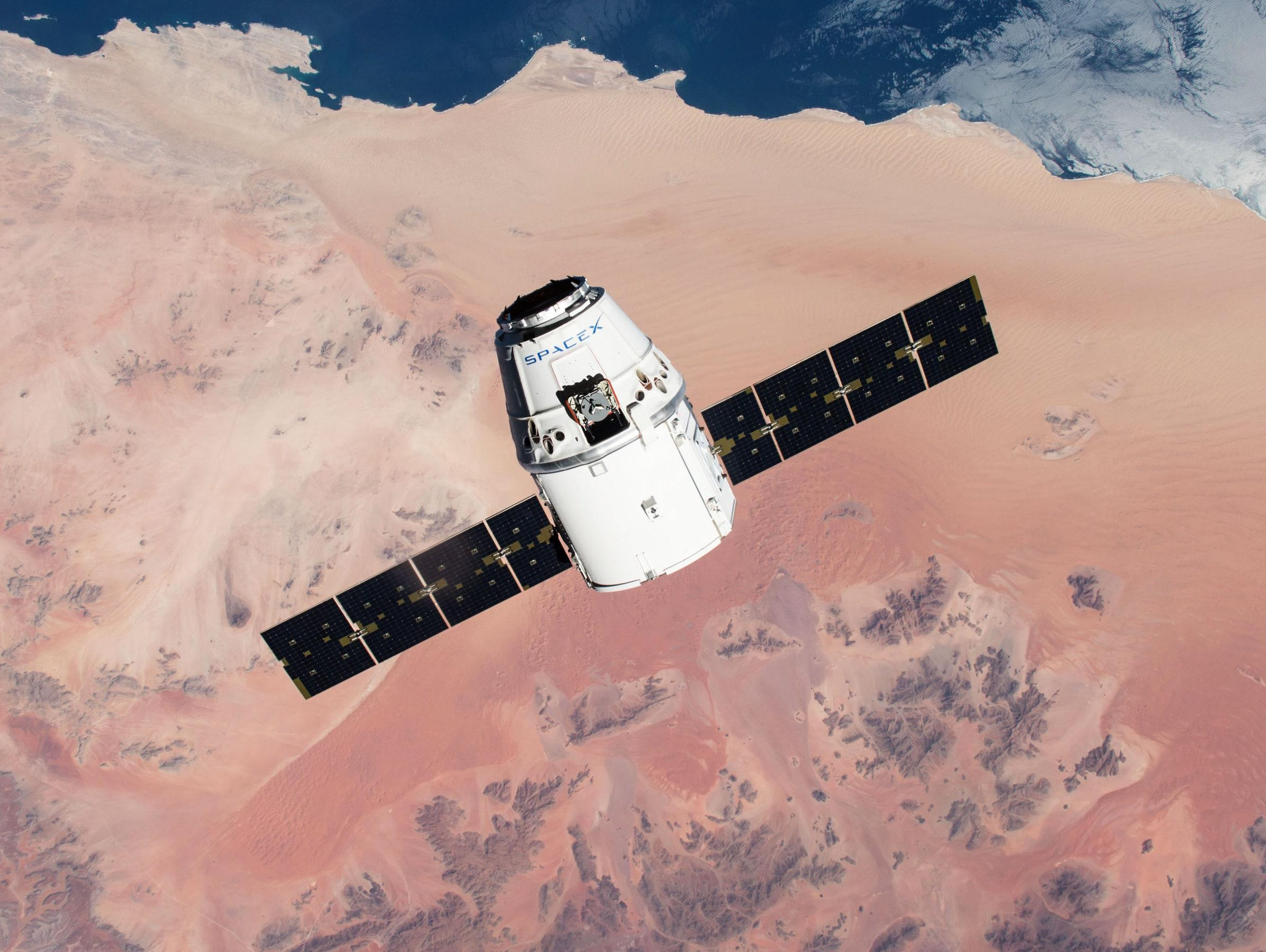 SpaceX: возвращение корабля Dragon перенесли на неопределенное время
